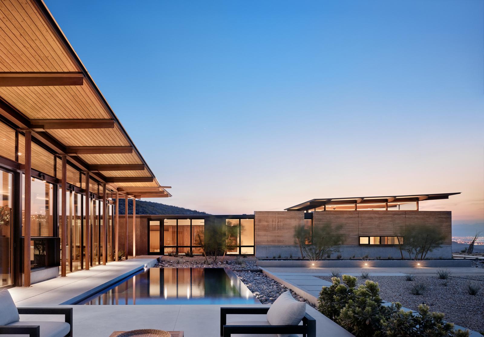 Main courtyard view with pool Horizon House uses rammed earth as the primary material which is designed to reflect the surrounding natural topography.