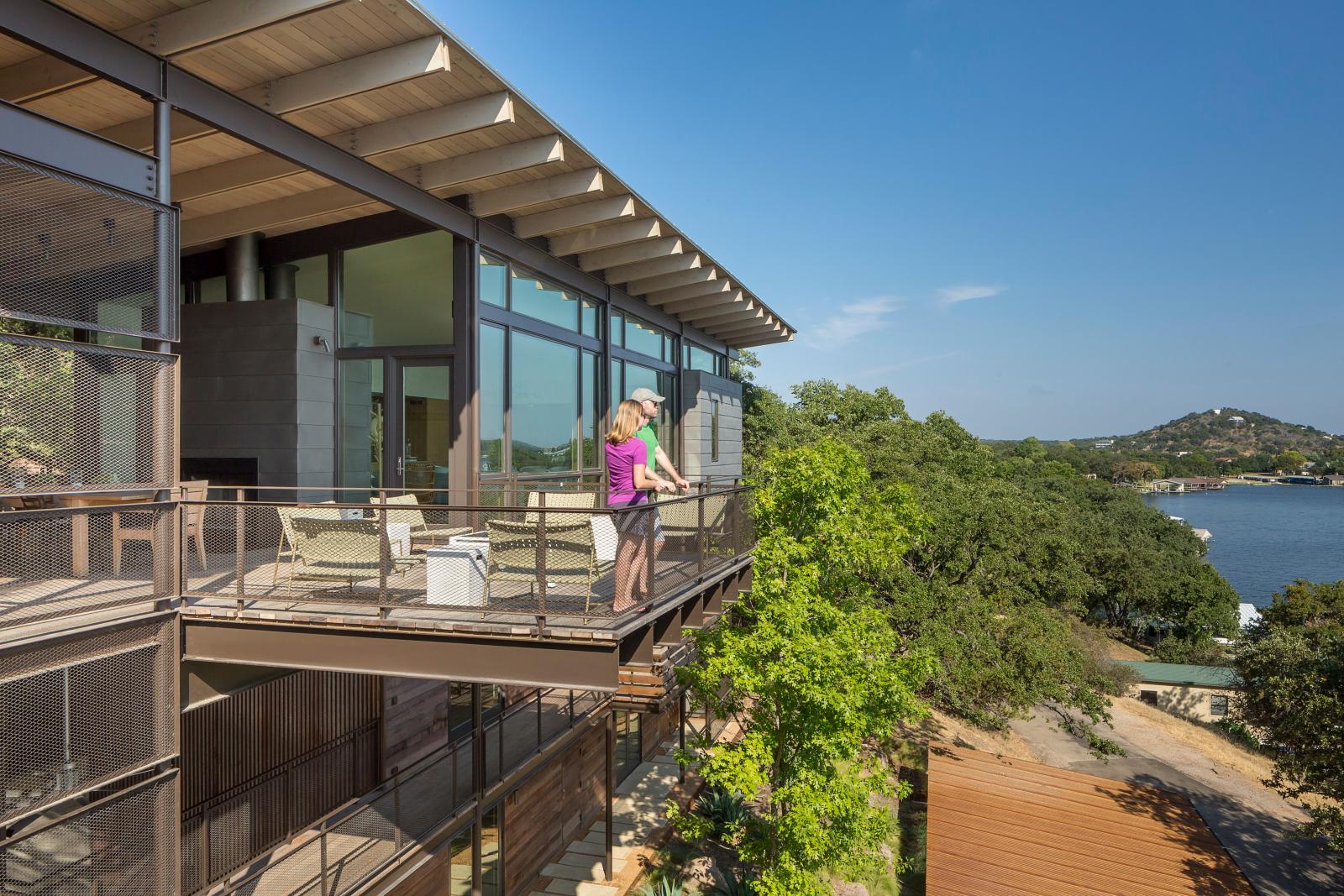 The third floor’s cantilevered deck reaches out towards the water The long, narrow three-story residence dramatically culminates at the top floor, set just above the tree line and providing a nearly 180-degree view of the lake beyond. The third floor north-facing glazed wall offers unobstructed views of the lake,